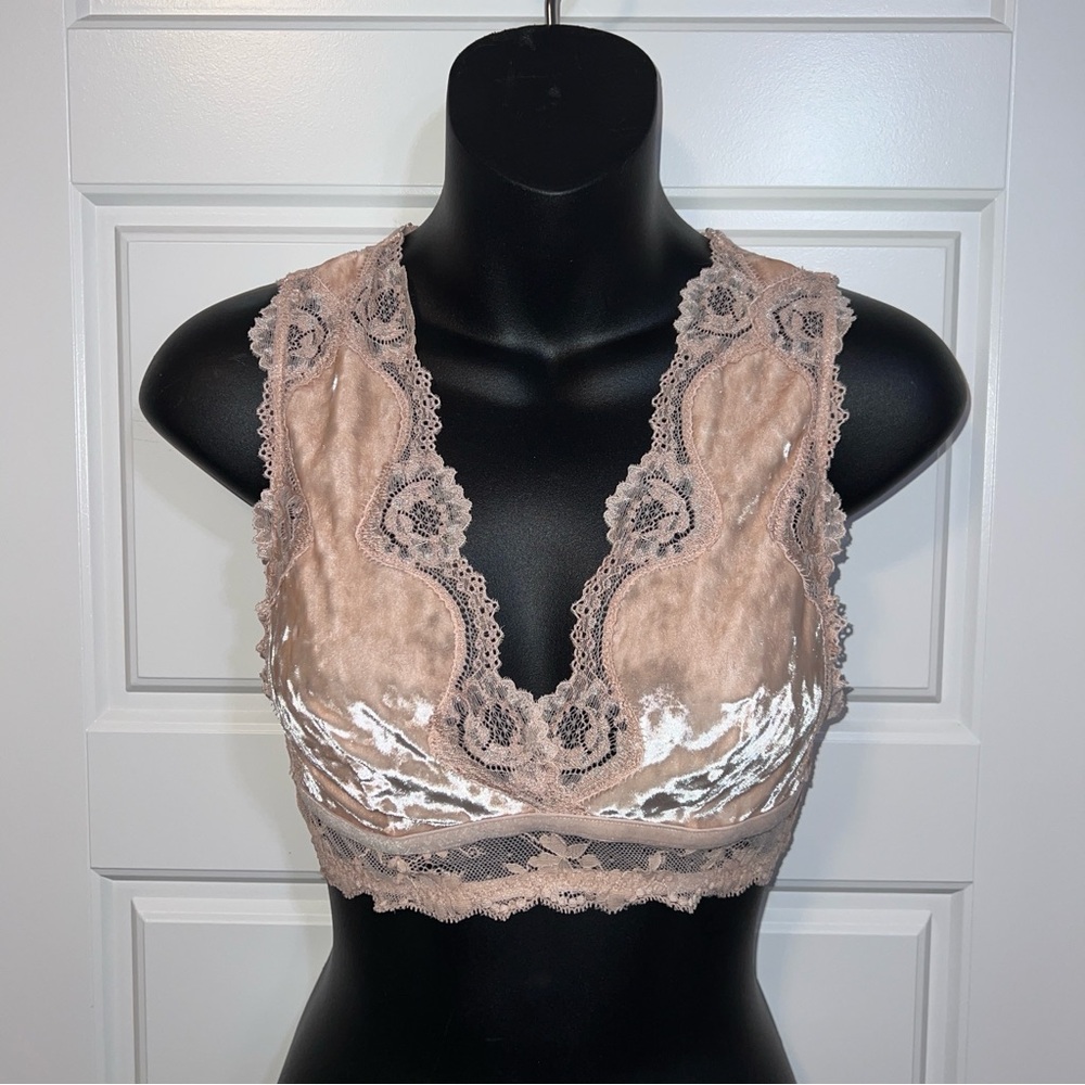 VICTORIA’S SECRET Lacy Suede Bralette SM